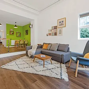 Apartment Cheerful Stays: Spacious Flat In Vibrant Leith, Edinburgh