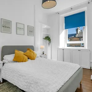 Apartment Spacious & Modern 1 Bedroom Flat - Near Centre & Arthur Seat, Edinburgh