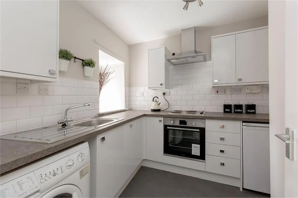 Lovely Ground Floor Apartment In Great Location At The Shore, Edinburgh